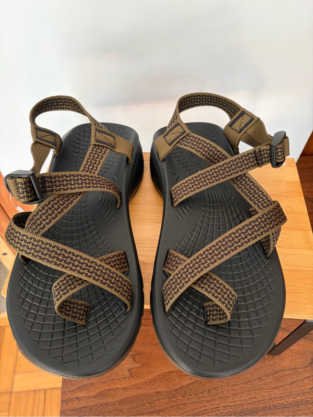 NWOT Chaco Men's 9 Outdoor Strapped Sandals. Brown/Black Hiking Active